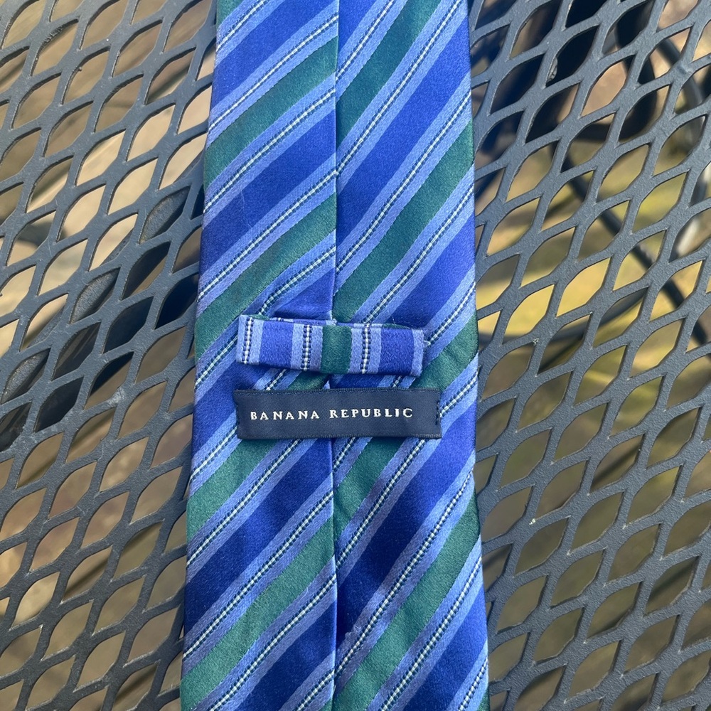 Banana Republic Blue and Green Silk Tie 100% silk